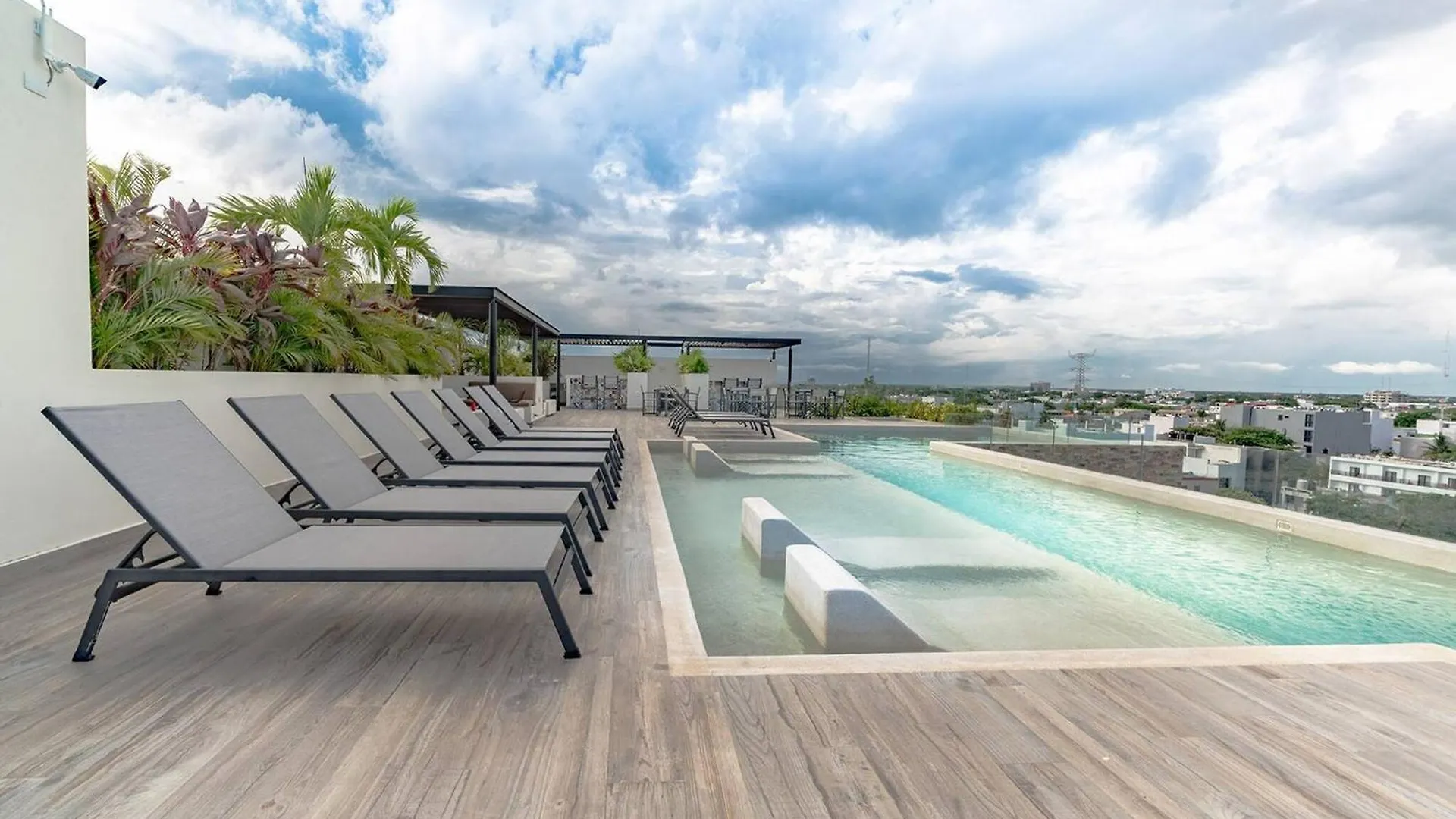 Apartment Condo Veronica - Comfortable 2 Bedroom With Rooftop Gym And Pool Playa del Carmen