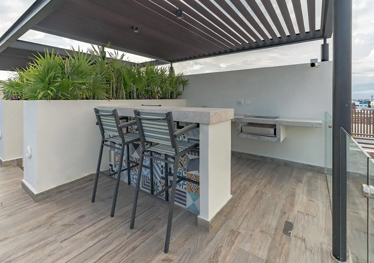 Condo Veronica - Comfortable 2 Bedroom With Rooftop Gym And Pool Playa del Carmen