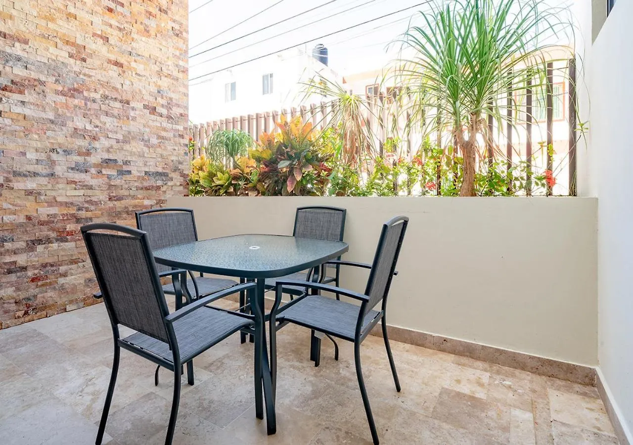 Condo Veronica - Comfortable 2 Bedroom With Rooftop Gym And Pool Playa del Carmen Mexico