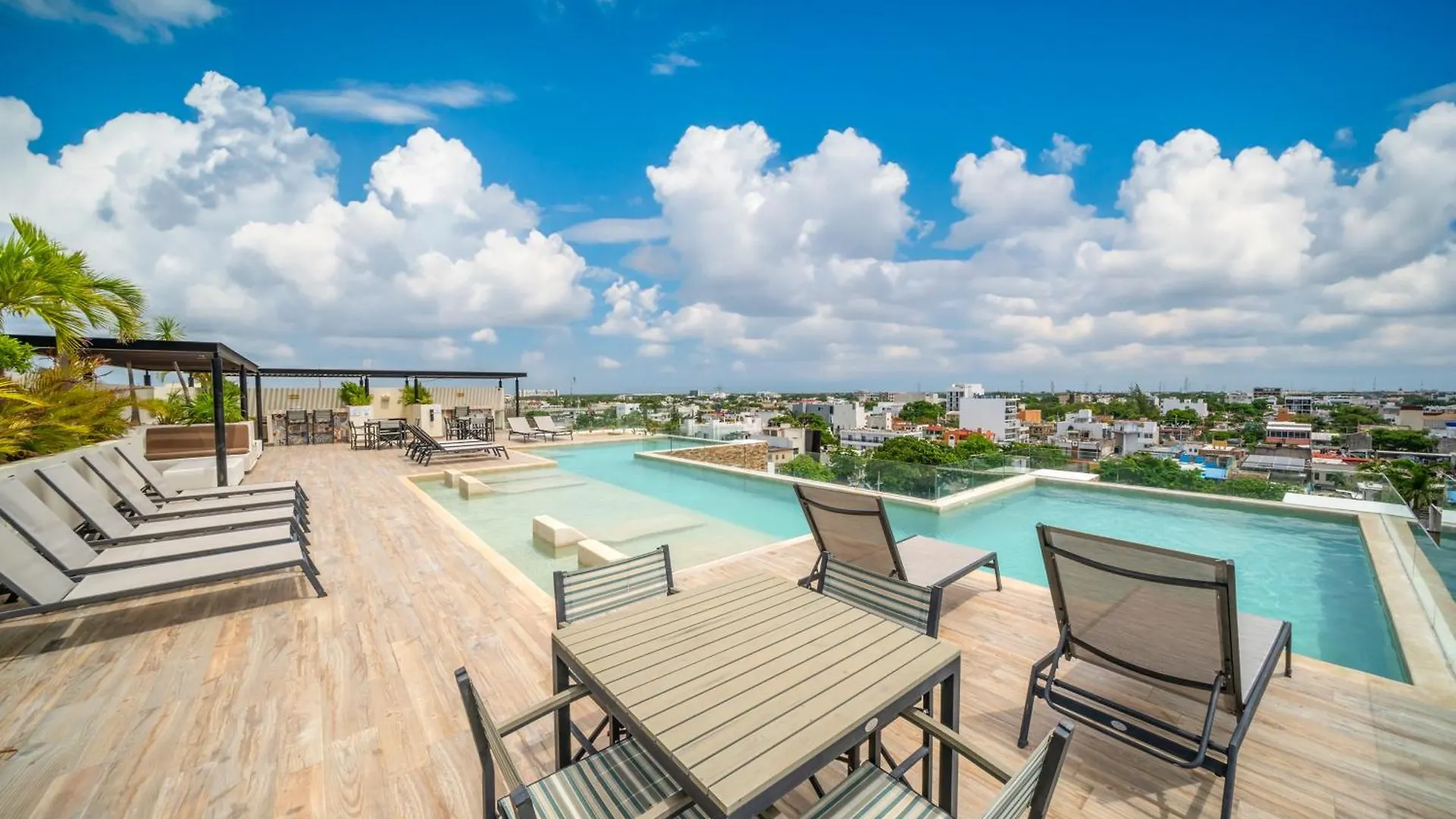 Condo Veronica - Comfortable 2 Bedroom With Rooftop Gym And Pool Playa del Carmen