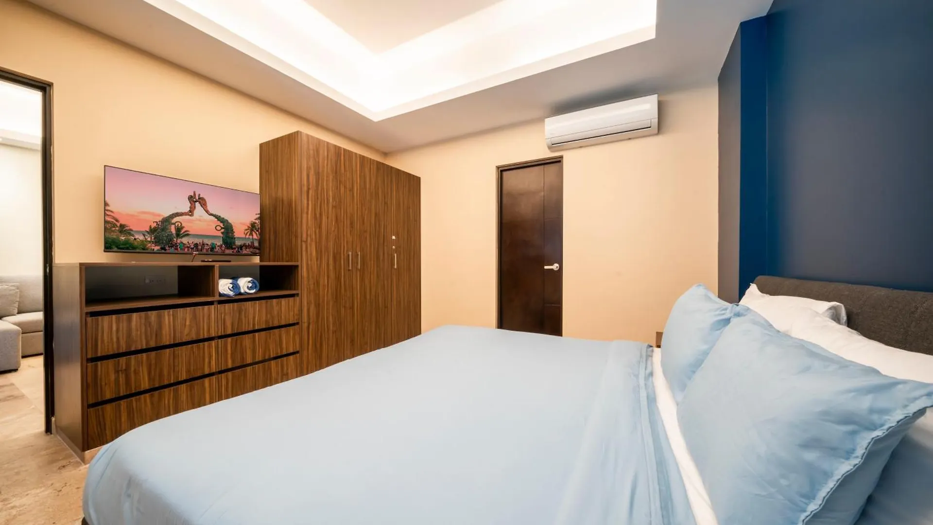 Condo Veronica - Comfortable 2 Bedroom With Rooftop Gym And Pool Playa del Carmen Apartment