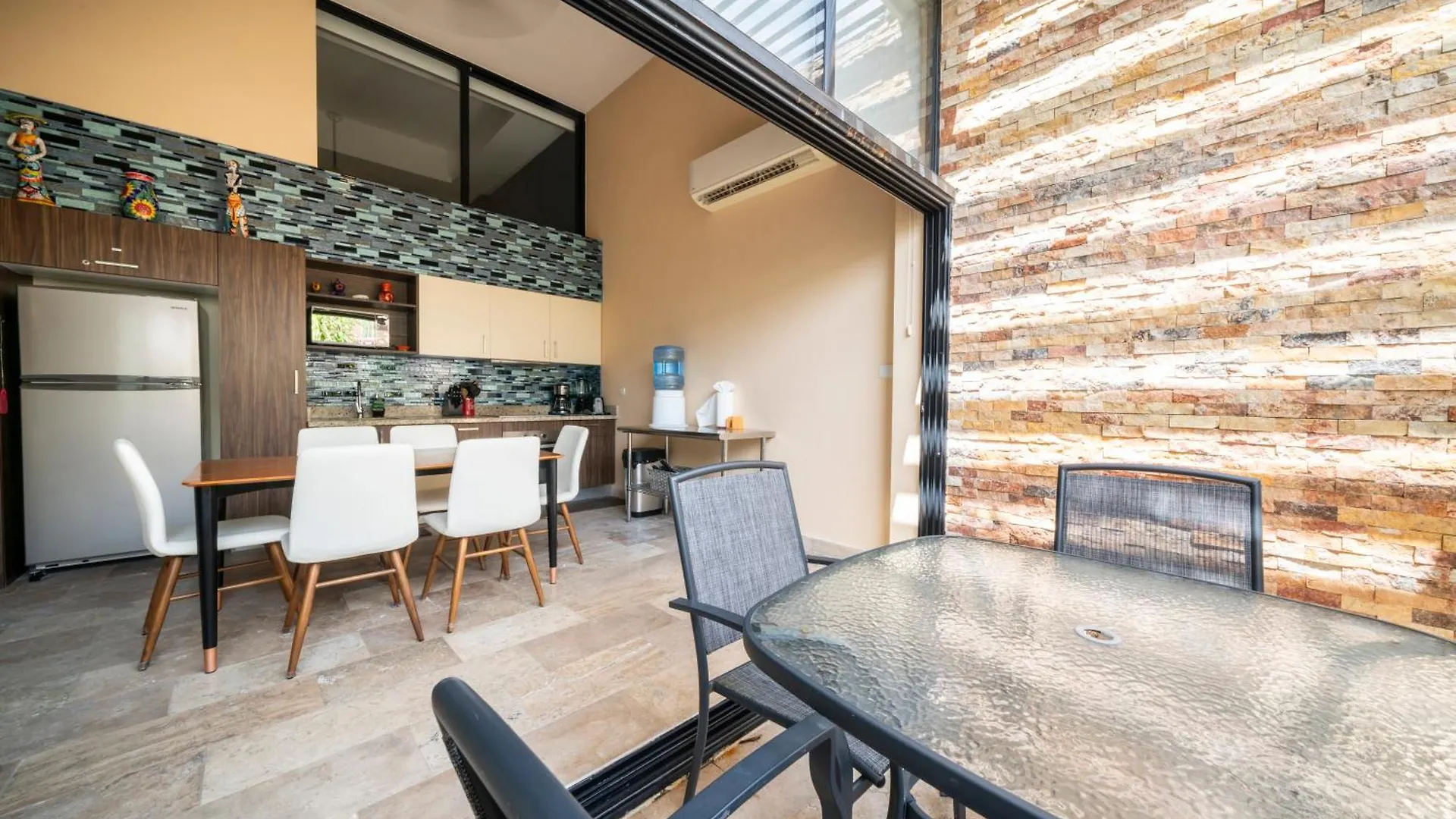 Condo Veronica - Comfortable 2 Bedroom With Rooftop Gym And Pool Playa del Carmen