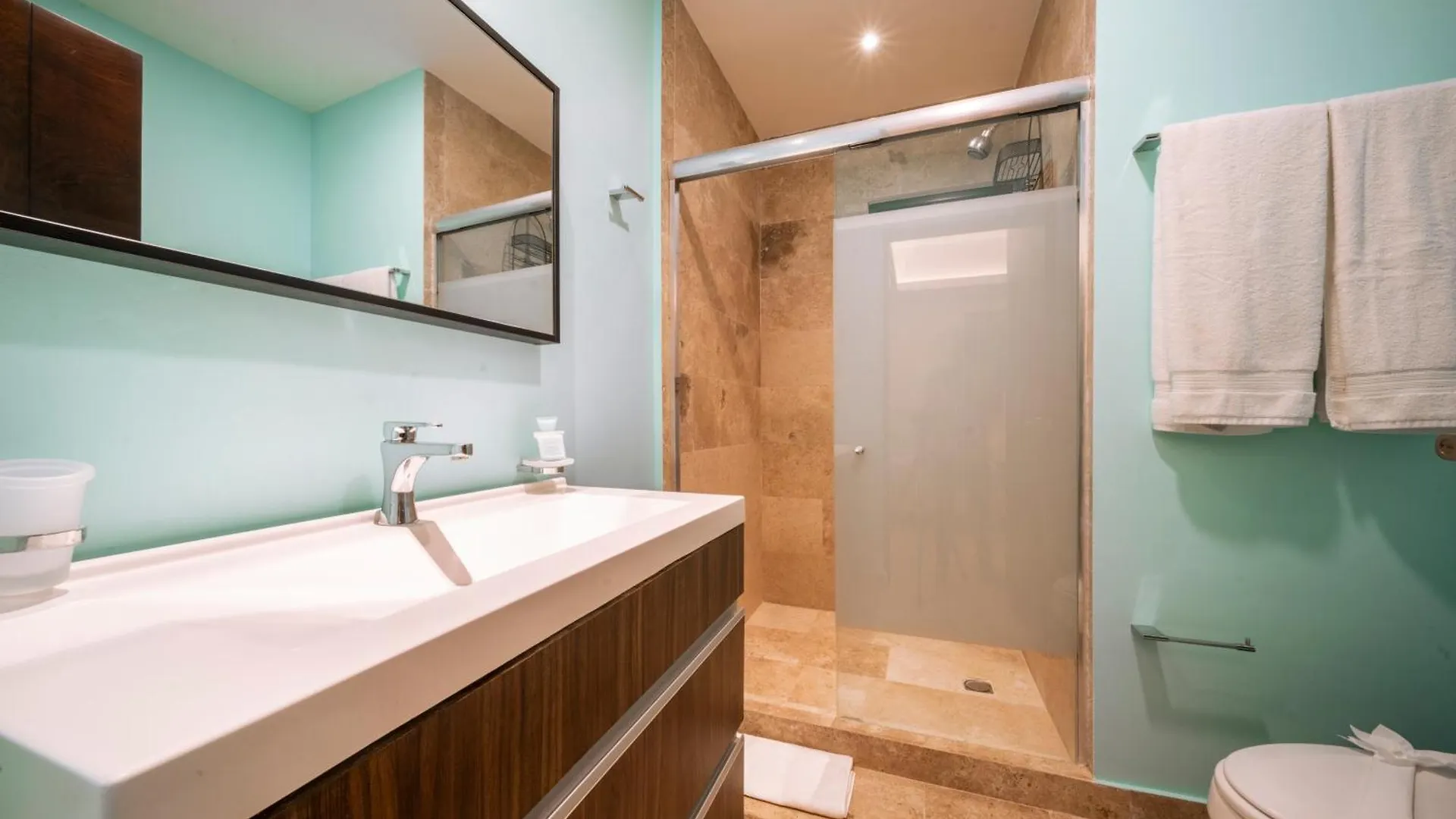 Apartment Condo Veronica - Comfortable 2 Bedroom With Rooftop Gym And Pool Playa del Carmen