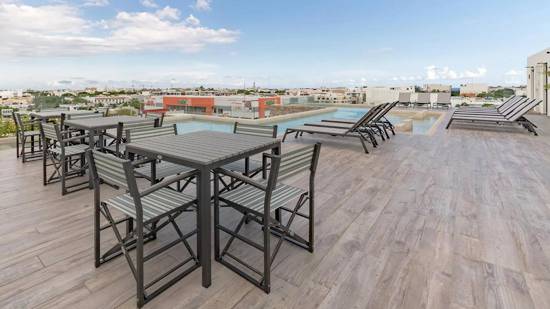 Condo Veronica - Comfortable 2 Bedroom With Rooftop Gym And Pool Playa del Carmen Lejlighed
