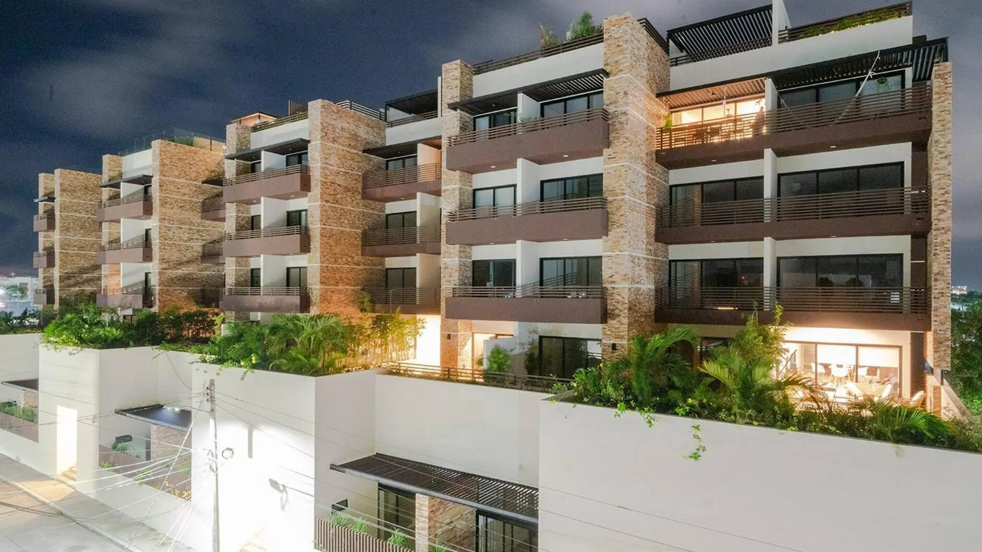 Condo Veronica - Comfortable 2 Bedroom With Rooftop Gym And Pool Playa del Carmen