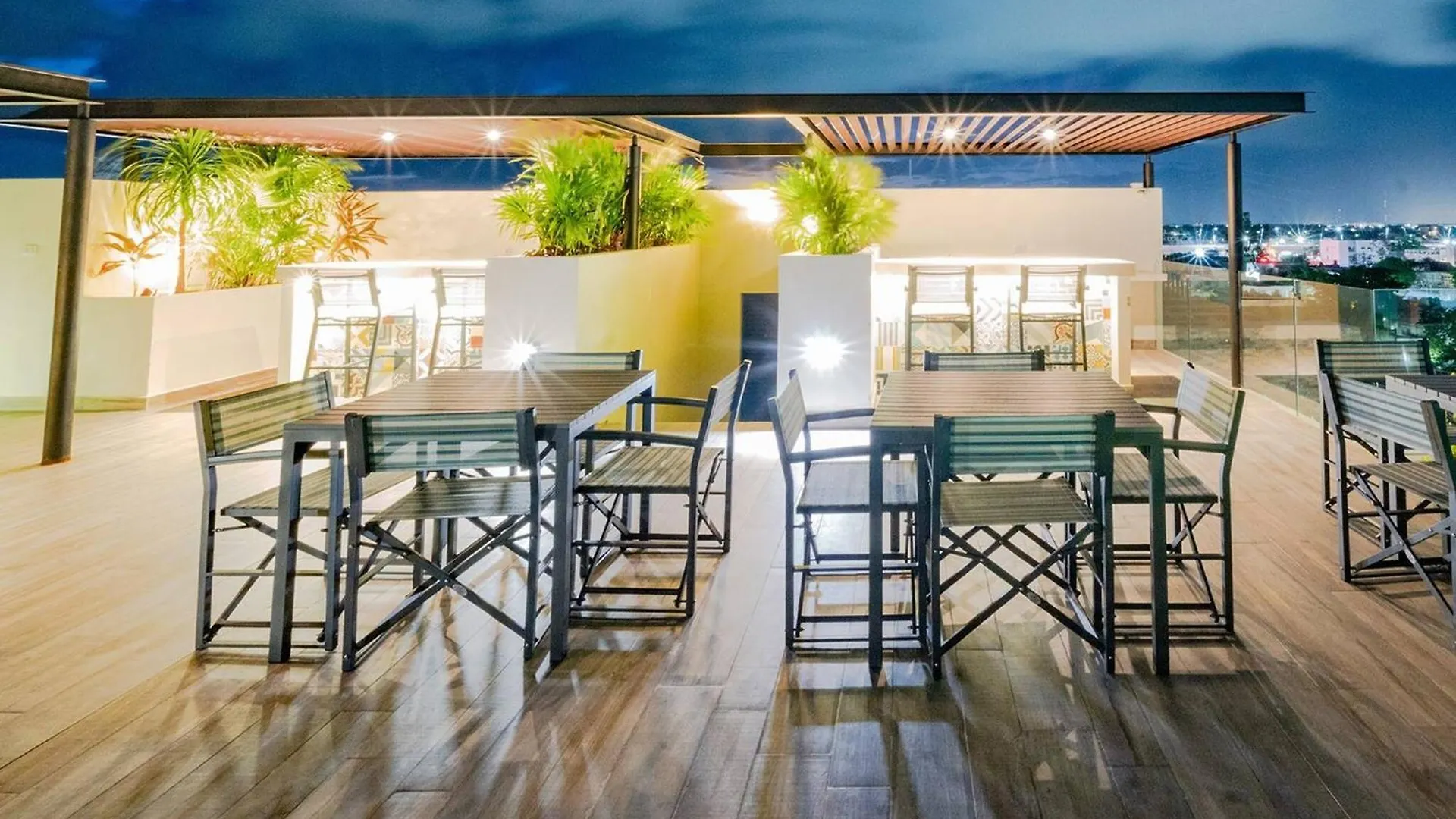 Condo Veronica - Comfortable 2 Bedroom With Rooftop Gym And Pool Playa del Carmen