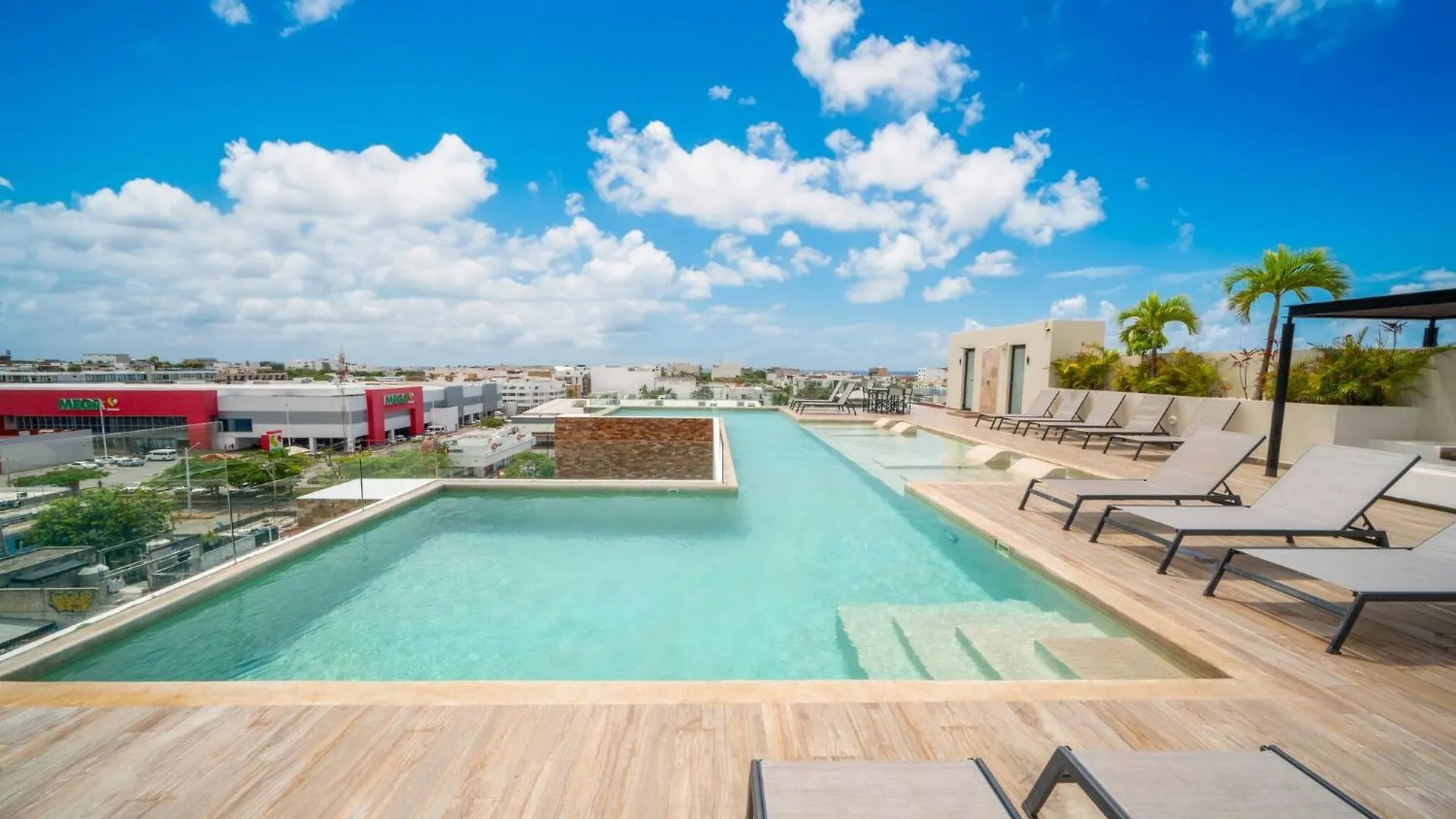 Condo Veronica - Comfortable 2 Bedroom With Rooftop Gym And Pool Playa del Carmen